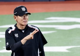 "Lee Ho-yeon as the leadoff hitter?" Manager Lee Kang-cheol was taken aback. Why did he sigh at the appearance of his former student with a .256 batting average? [Gwangju Field Report]