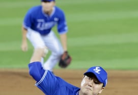 [Photo] Kim Tae-hoon, who took responsibility in the bottom of the 8th inning