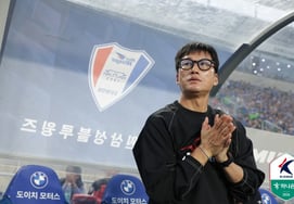 Luis and Fesin, the 'foreign investor duo,' shine brightly! Suwon crushes Chungnam Asan 2-0 to lead the race... Seongnam defeats Gimpo, firing a signal of rebound (Comprehensive)