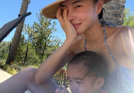 Kim Yoon-ji, viviendo con su hija en Estados Unidos... Kim Young-im, madre de la empresa, parte a EE. UU.: «Extraño demasiado a mi nieta»