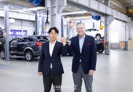 GM Korea President Hector Villarreal visits partner service center... 'Will also repair Buicks'