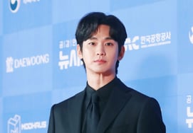 Prosecution Service returns records in Kim Soo-hyun 'alleged grooming of the late Kim Sae-ron' case..investigation concludes