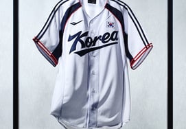 ¡Se revela por fin el nuevo uniforme del equipo nacional de béisbol! Con el motivo "Sesal-mun" (tres años), comenzará a ser utilizado desde la liga AG.