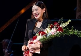 Ivy has done it... Broadway's 'Chicago' final performance receives flowers and concludes successfully [Star Issue]