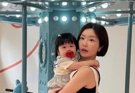 Lady Jane Worried About Her Twins' 'Gross Motor Development,' But They End Up Catching Hand, Foot, and Mouth Disease [Star Issue]