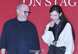ニュージンズの復帰..末っ子のヘリン、公式の場に登場し明るい笑顔 [スター・イシュー]