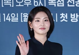 Ha Yul-ri: "Gestos de manos adorables" [★FOTO]