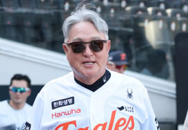 "De 9 derrotas consecutivas a 3 victorias en 3 partidos; de 33 carreras anotadas a una racha de 3 victorias": el entrenador Kim Kyung-moon dice "Así es como debe ser, ya quedan pocos días para la final de Gyeonggi..." La ofensiva de Hanwha muestra mayor iniciativa [Desde Daejeon]