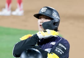 [フォト] 満塁は我慢できない！2打点の適時打 アン・ヒョンミン