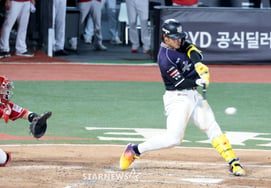[フォト] 2回裏 2打点の適時打 アン・ヒョンミン