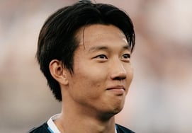 Although they struggled in the first half, the second half was different... Lee Han-beom's UCL debut "helped regain control," and his rating even surpassed that of his partner