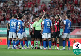 'No Officiating Errors' in Gyeong-In Derby: Kim Geon-hee's Red Card and Lee Ju-yong's Own Goal Both Ruled Correctly... Here's Why