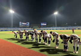 "¡Explosión de 12 carreras solo en la primera entrada!" Liderazgo de 15-0 hasta el cuarto inning, Selección Coreana Sub-18 de Béisbol vence a Singapur por juego frío... "Park Geun-seo: 2 entradas, 5 ponches y sin carreras"