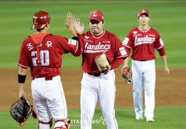 'Wow' Kỷ lục đầu tiên trong lịch sử KBO ra đời! Một cầu thủ ace như vậy vẫn ở bullpen... Cảm xúc chiến thắng xuất phát đầu tiên kể từ khi ra mắt, Giám đốc Lee Seung-yong của SSG đạt '200 chiến thắng' [Bình luận trực tiếp từ Jamsil]