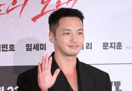 Diễn viên Byun Yo-han 'Cử chỉ tay chào thoải mái'[★ẢNH]