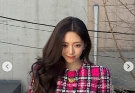 An unparalleled goddess of the pelvis... ITZY's Yuna looks ready to be an actress