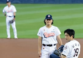 [Photo] Nam Tae-woo, actor focused on 'Doosan vs. SSG pre-game ceremony'