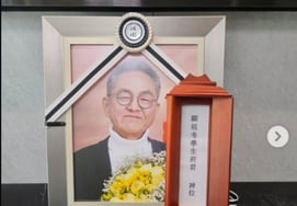 全国民を泣かせた故チョン・ギョンチョル作家、ピーターパンの息子のそばに埋葬された..ユゴは10月に出版予定 [スター・イシュー]