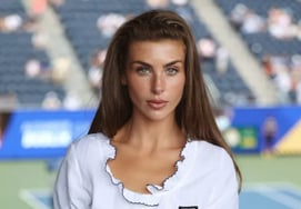 "Did we lose because of my wife's 'bold exposure' in the stands?" US tennis star exclaims "Wow!" at her 'dizzying crop top'... only to fall to Carlos Alcaraz
