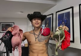 Jay Park, fans' underwear fills both hands in selfie post