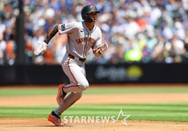 '1:6→7:6 Miracle 8th Inning, 6 Runs' Lee Jung-hoo Delivers! Two-out Full-count Tying Two-RBI Double Explosion → WBC Teammate Whitcomb's Walk-off Winning Hit [SF Review]