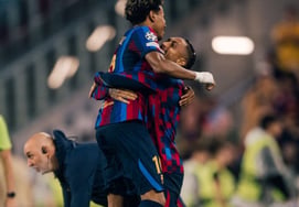 'Perfect 10' rating for Yamal, but 'Goal Machine' Hapyia also shines... Barcelona crushes Feyenoord 5-1 to secure first UCL victory