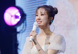 Passion on stage! Jeon Yu-jin reveals behind-the-scenes video of 'TWENTY-ONE'... "A dreamlike time"