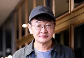 『暗殺者（たち）』のホ・ジノ監督、なぜ故ユク・ヨンス狙撃事件だったのか..「10年の悩み」 [インタビュー①]