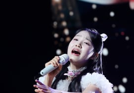A 15-year-old emotional genius's rebellion.. Kim Tae-yeon rises to No. 2 in Star Ranking Women's Trot