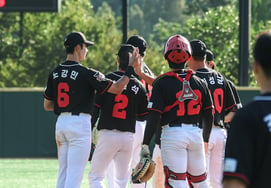 'And' flipped? Ulsan, 2-6 deficit in the top of the 9th inning explodes for a massive 6-run rally! Lotte Giants 8-7 comeback victory → Lotte alumnus Kim Do-gyu records 18 saves