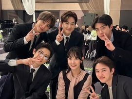 '찬열 친누나' 박유라, 수호 친형 결혼식 참석..엑소 멤버들 만나 자랑 "미미한 권력"