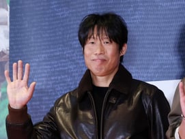 유해진, '5천만 배우' 찍고 현빈 품으로?.."긍정 논의 중" [공식]