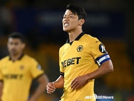 "황희찬 없을 때 2연승" 울버햄튼, '대어' 리버풀 잡고 환호... 추가시간 극장골에 감독 "우리가 꼴찌인 건 중요치 않아"