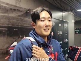 팔꿈치 검진받는 손주영 "예방 차원 교체 요청→마음 무거웠다, 노경은 선배님 정말 감사"