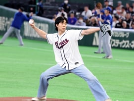 NCT 쟈니, 파리 패션위크→WBC 시구.. 월드클래스 '핫가이'