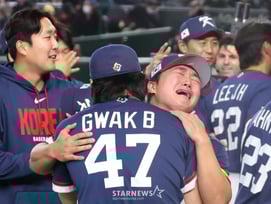 '한국은 안 돼' 17년 지속된 회의론, '벼랑 끝→기적의 8강행' 도쿄돔이 눈물바다가 됐다