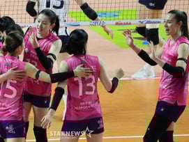 [포토] 레베카 '이다현 어딜 봐?'