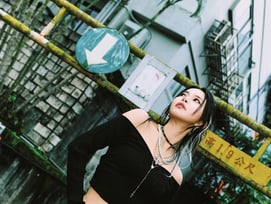 솔라, 중국어 싱글 'Your Own Star' 대만 아이튠즈 차트 1위 직행