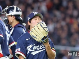 '이럴수가' 대표팀 코치 → 두산 감독 "큰일 났다는 생각도 들었다" 초대형 사고 칠 뻔한 제자 걱정에...