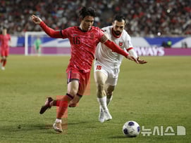 '대격변' 韓 월드컵 대표팀 경쟁, 홍명보 감독도 극찬한 '유럽 명문 에이스' 전격 합류 [천안 현장]