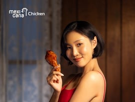 화사, 멕시카나치킨 새 얼굴