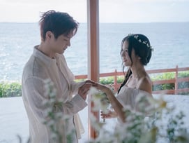 지수, 러블리 로코 여신..로맨스로 전세계 1위 찍었다