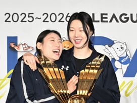 "미리 사과를 할게요" 은퇴 앞둔 양효진 향한 배유나 '유쾌한 선전포고'