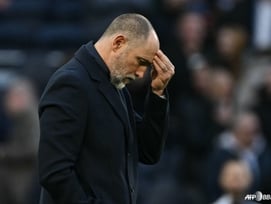 '비보' 강등 위기 토트넘, 경기 중 '감독 가족 사망' 전례 없던 안타까운 소식... 손흥민 떠나고 '또' 사령탑 경질설