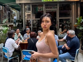 화사, 뼈말라에 글래머러스..다 가진 몸매