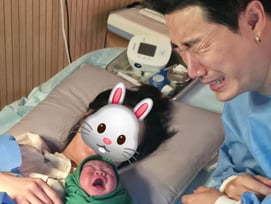 산이, 결혼 4년만 아빠 됐다.."축하 감사" 오열 폭발[스타이슈]