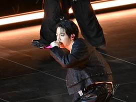 BTS 진, 광화문 이어 스타랭킹도 찢었다..男아이돌 3위