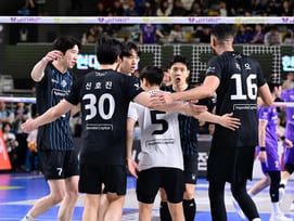 '허수봉 원맨쇼' 현대캐피탈, 우리카드에 '대역전 드라마'... 챔프전 진출 85% 확률 잡았다