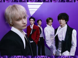 투모로우바이투게더가 만든 긴장감..엇갈린 시선·보라색 가시덤불