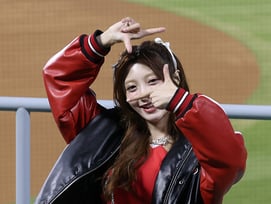 [포토] 대만 아이돌 장로나 '손흥민 파이팅'